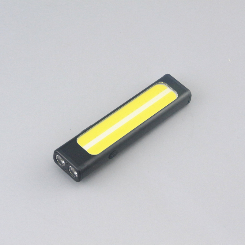 Prijenosna plosnata COB LED baterijska svjetiljka – magnetsko držanje, dugi domet snopa, punjiva s punjačem, tijelo od aluminijske legure, trajanje baterije 3–7 sati