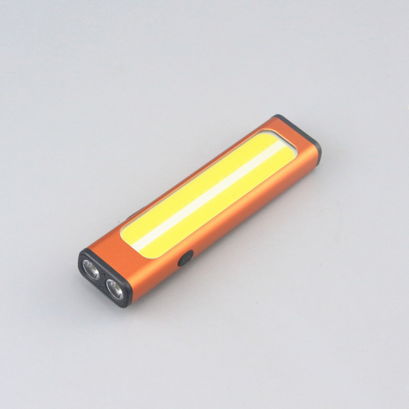 Prijenosna plosnata COB LED baterijska svjetiljka – magnetsko držanje, dugi domet snopa, punjiva s punjačem, tijelo od aluminijske legure, trajanje baterije 3–7 sati