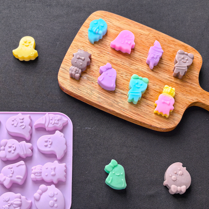 Szilikon mold 16 üreggel, 8 szellem Halloween motívummal – sütéshez, csokoládéhoz és zselékhez