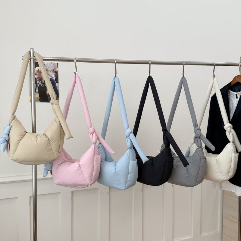 Taška cez rameno v tvare dumpling, čerstvý a sladký štýl, oxford látka, zapínanie na zips, zimné vydanie 2025.