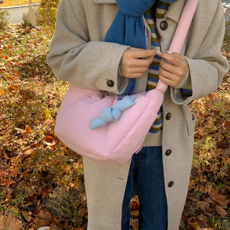 Taška cez rameno v tvare dumpling, čerstvý a sladký štýl, oxford látka, zapínanie na zips, zimné vydanie 2025.