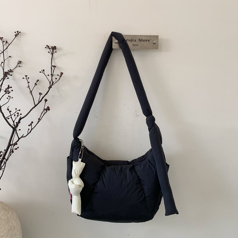 Taška cez rameno v tvare dumpling, čerstvý a sladký štýl, oxford látka, zapínanie na zips, zimné vydanie 2025.