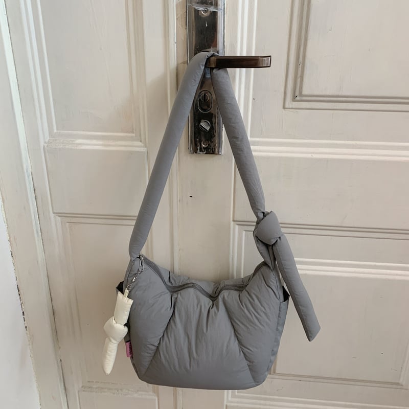 Taška cez rameno v tvare dumpling, čerstvý a sladký štýl, oxford látka, zapínanie na zips, zimné vydanie 2025.