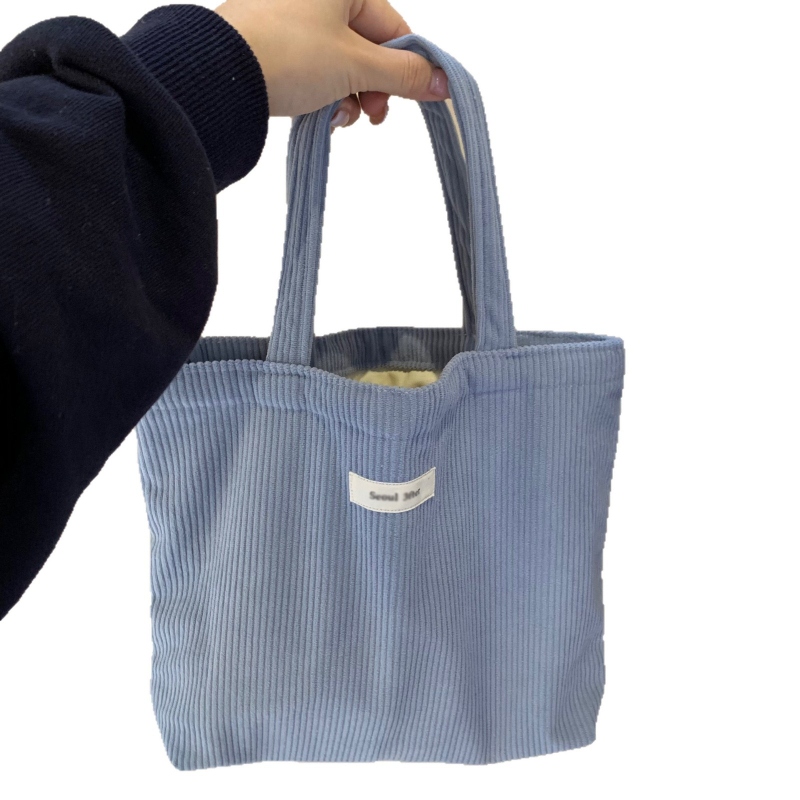 Torba od platna za dokumente, horizontalni kvadratni oblik, otvoren gornji pristup, urban stil.
