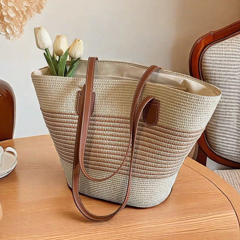 Torba tote od poliestera, ovalni oblik, zatvaranje na zip, unutarnja pretinac za telefon, lansiranje proljeće 2025