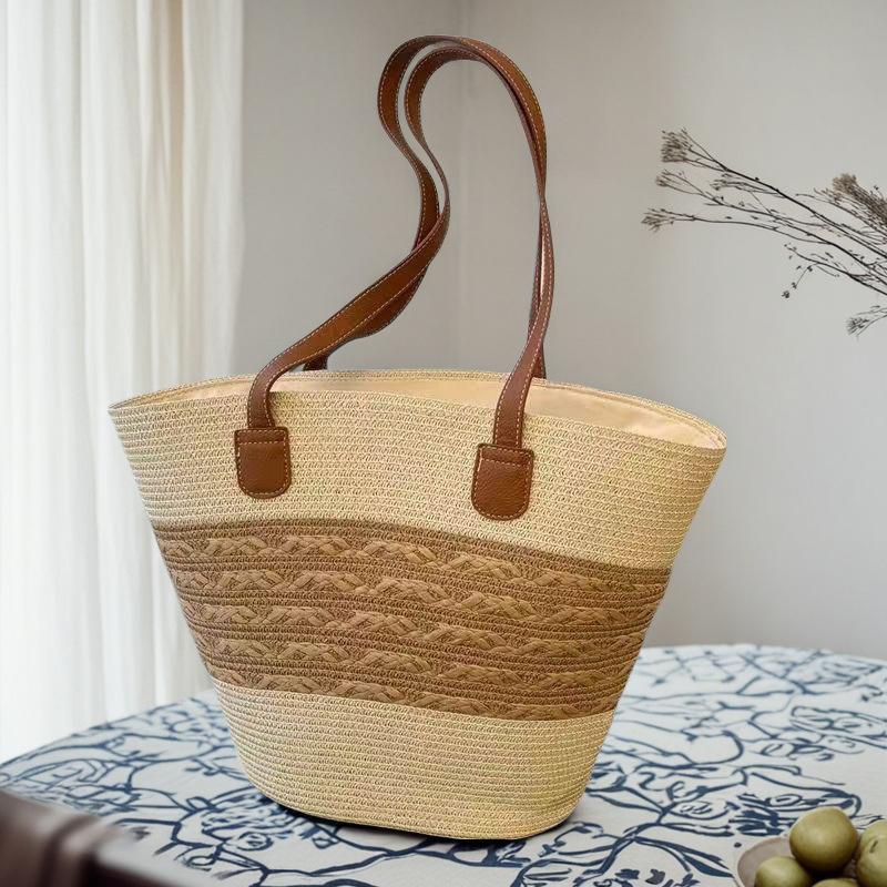 Torba tote od poliestera, ovalni oblik, zatvaranje na zip, unutarnja pretinac za telefon, lansiranje proljeće 2025