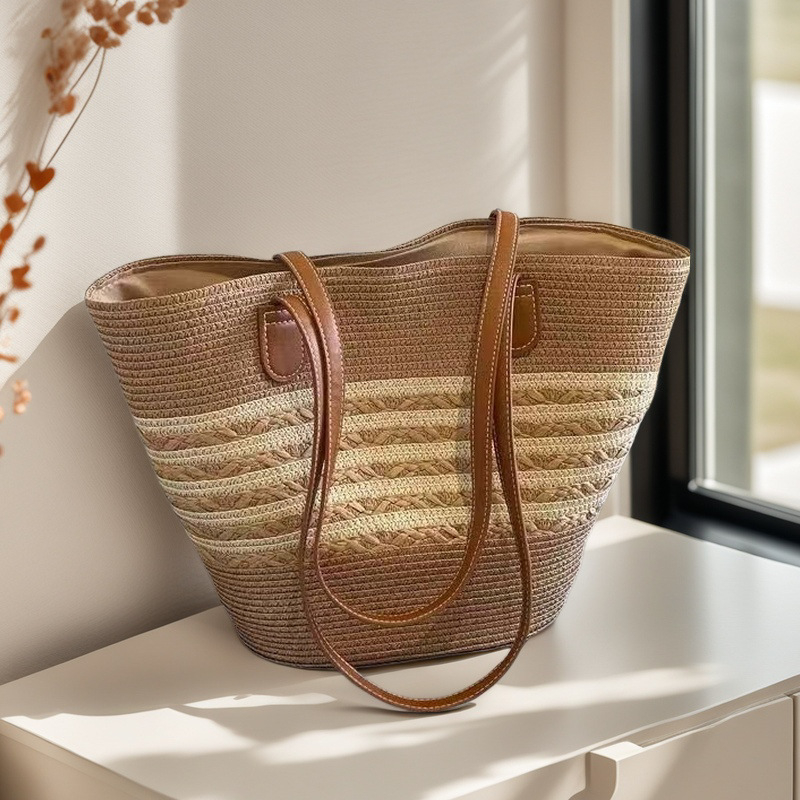 Torba tote od poliestera, ovalni oblik, zatvaranje na zip, unutarnja pretinac za telefon, lansiranje proljeće 2025