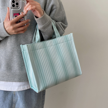 Ženska torba u street stilu, torba od platna, mala kvadratna torba, horizontalni kvadratni oblik, magnetsko kopčanje