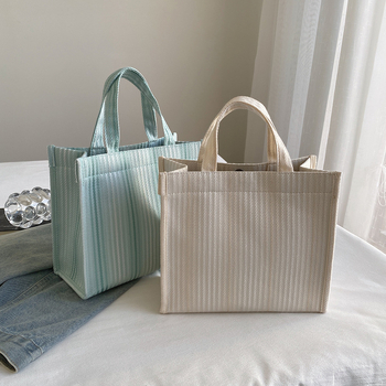 Ženska torba u street stilu, torba od platna, mala kvadratna torba, horizontalni kvadratni oblik, magnetsko kopčanje