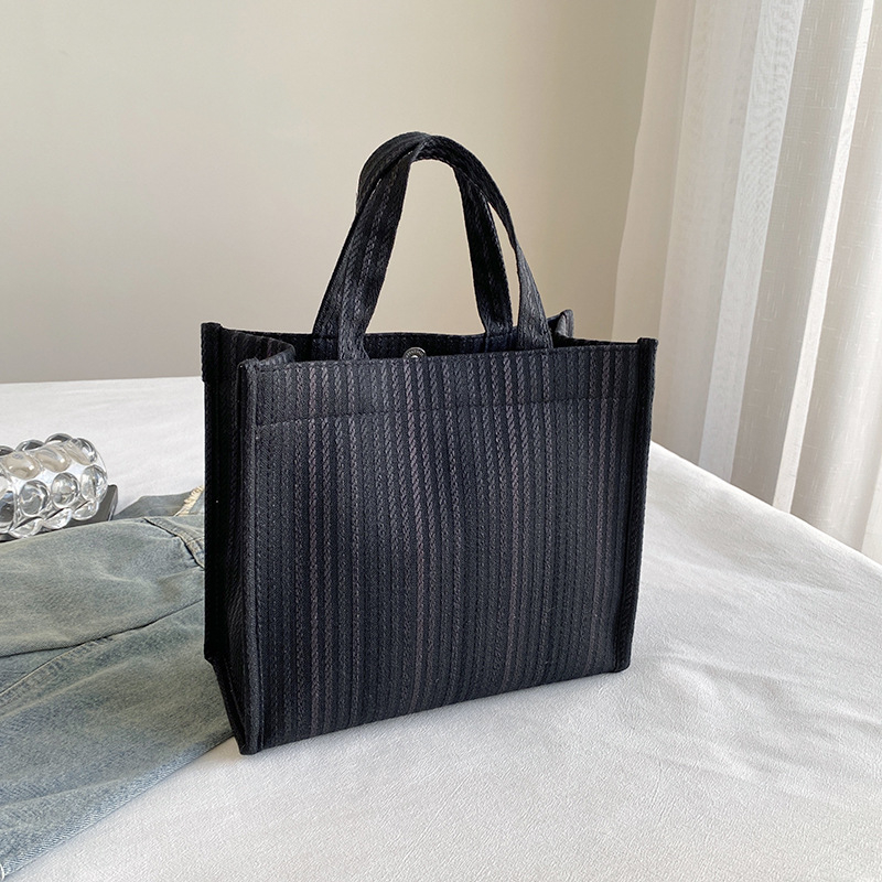 Ženska torba u street stilu, torba od platna, mala kvadratna torba, horizontalni kvadratni oblik, magnetsko kopčanje