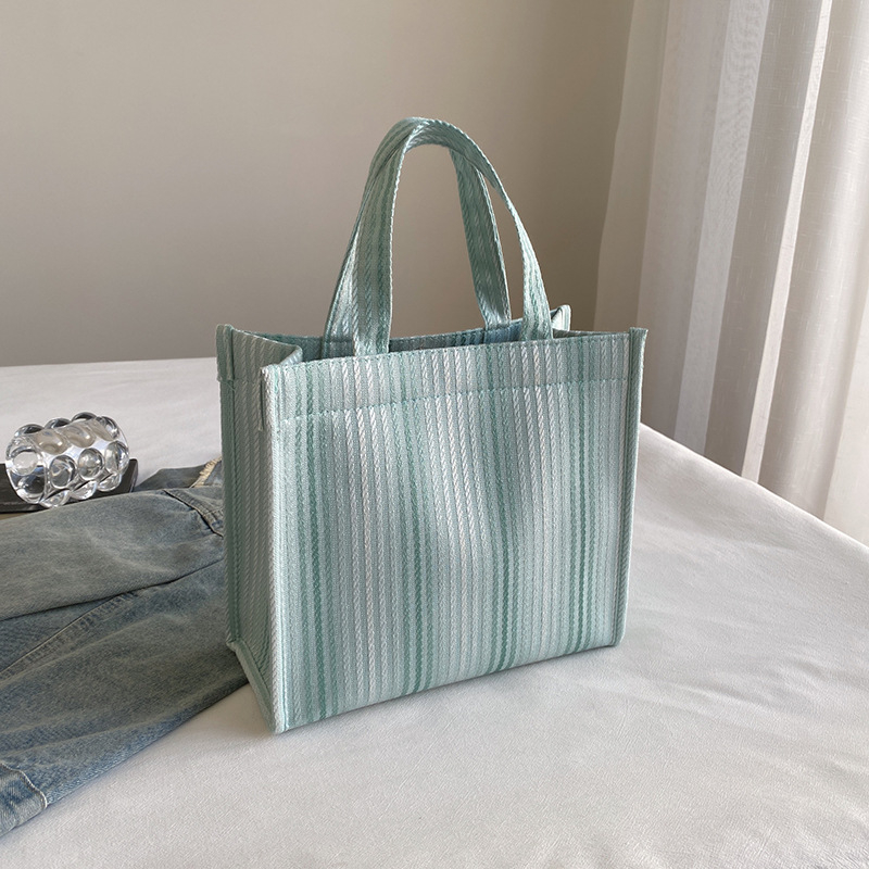 Ženska torba u street stilu, torba od platna, mala kvadratna torba, horizontalni kvadratni oblik, magnetsko kopčanje