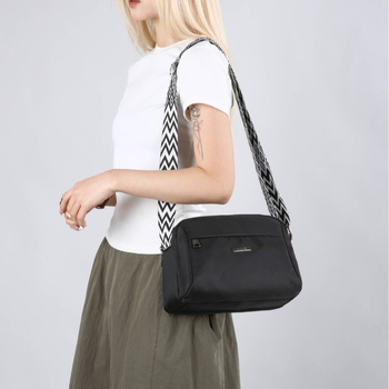 Ženska crossbody torba od najlona; horizontalni kvadratni oblik; zatvarač; Oxford podstava; laminirani unutarnji džep