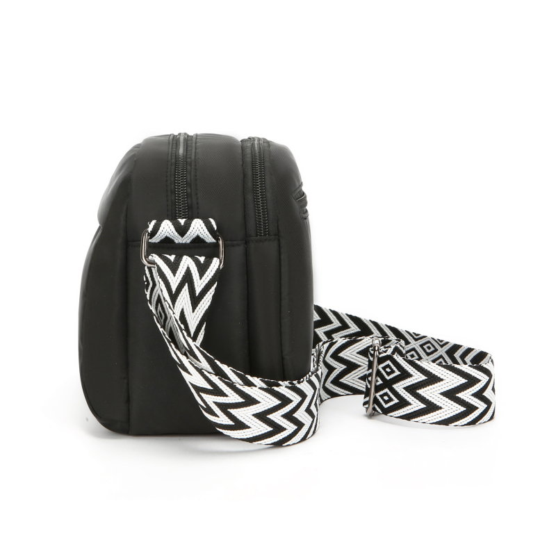 Ženska crossbody torba od najlona; horizontalni kvadratni oblik; zatvarač; Oxford podstava; laminirani unutarnji džep