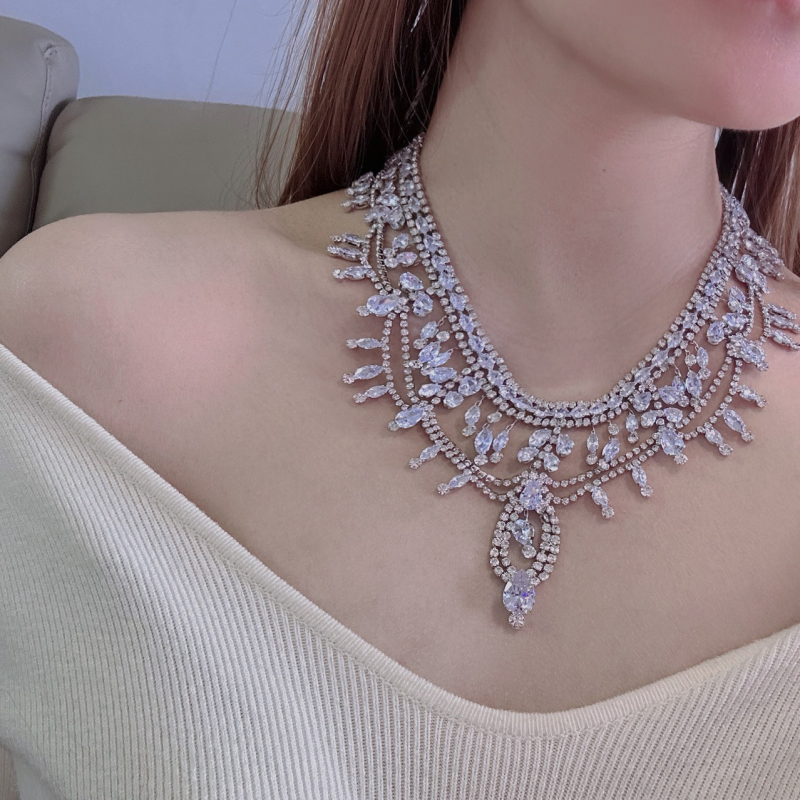 Колие с циркон, геометричен дизайн, многослоено, пролет 2025, лек лукс стил