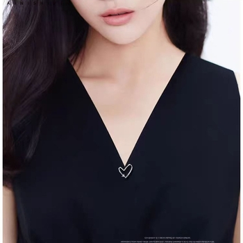 Szív alakú kitűző gyémánt-beállítással, cinkötvözetből, uniszex, eredeti dizájn