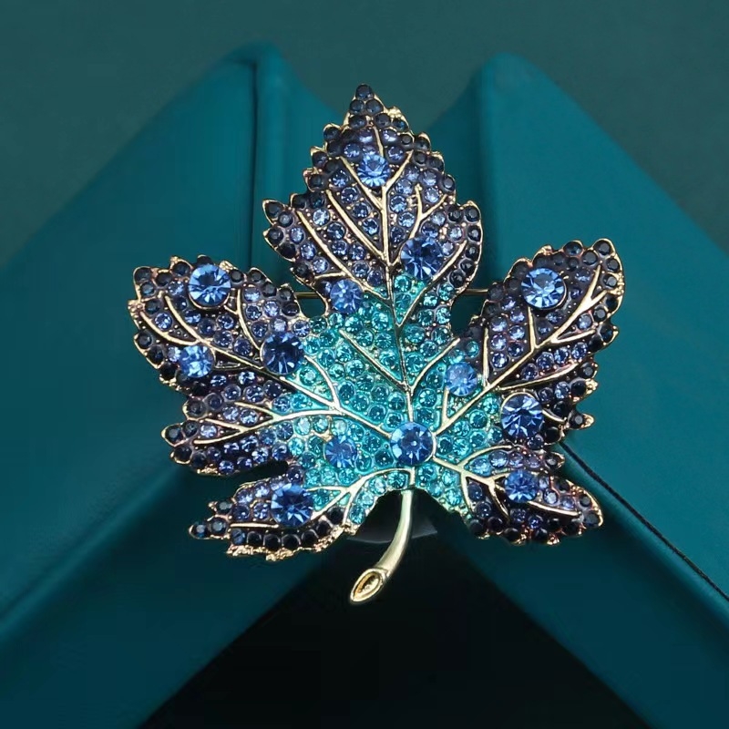 Broš Maple Leaf od legure, stil Y0110 JN, svijetli luksuz, dijamantna obrada