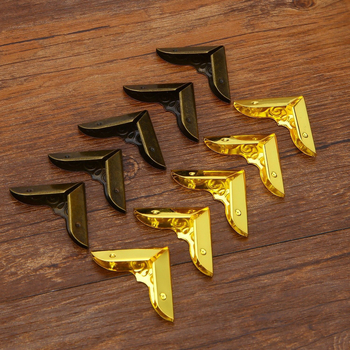 Protecție colț caiet de la Unique — cataramă decorativă, margine antișoc, model antic