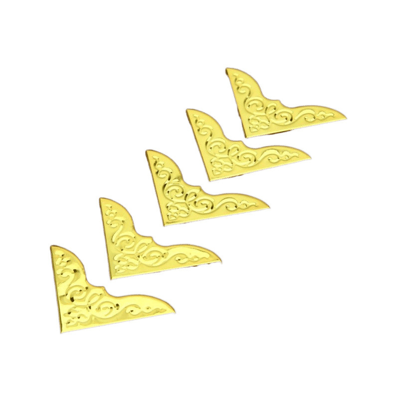 Protecție colț caiet de la Unique — cataramă decorativă, margine antișoc, model antic