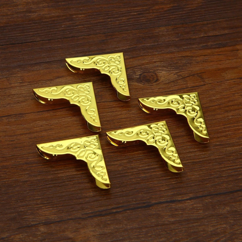 Protecție colț caiet de la Unique — cataramă decorativă, margine antișoc, model antic