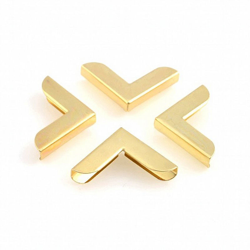 Protecție colț caiet de la Unique — cataramă decorativă, margine antișoc, model antic