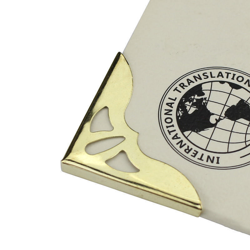 Protecție colț caiet de la Unique — cataramă decorativă, margine antișoc, model antic