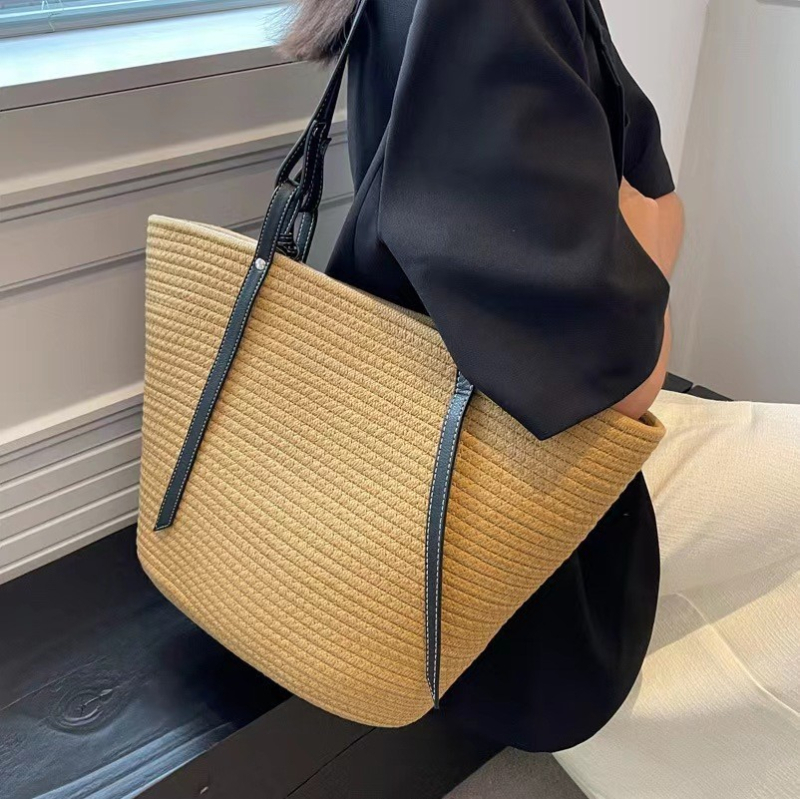 Ženska tote torba od pletene slame, poliester materijal, gradski minimalistički stil, oblik torbe za kupovinu, otvoren način otvaranja
