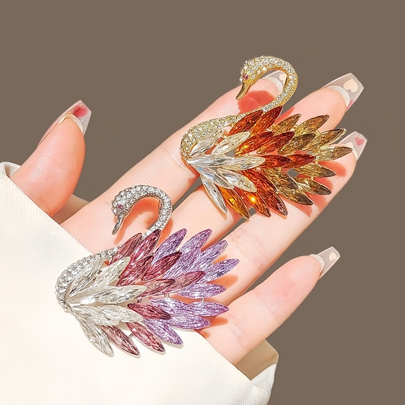 Hattyú kitűző cinkötvözetből, gyémántcsiszolással, őszi 2025 kiadás