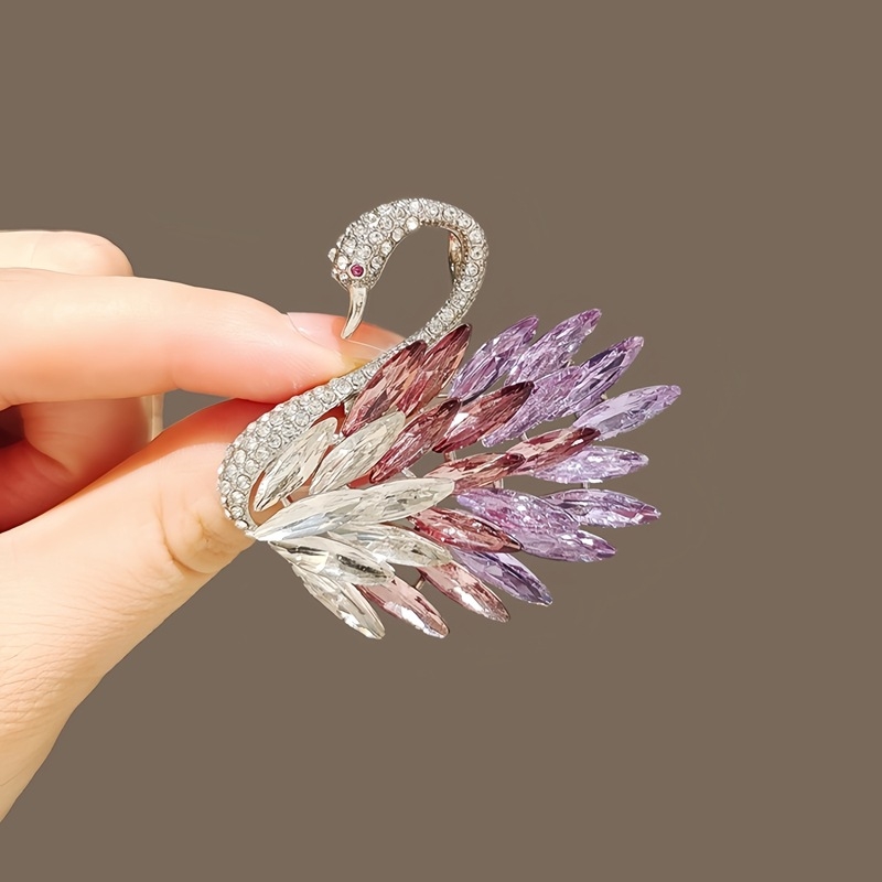 Hattyú kitűző cinkötvözetből, gyémántcsiszolással, őszi 2025 kiadás