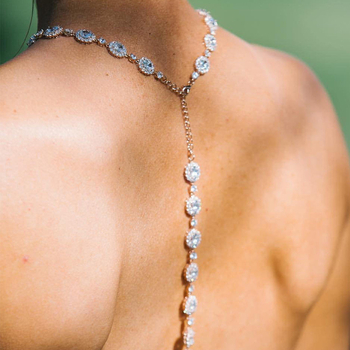 Колие с водна капка кристал на перлена верига (Материал: сплав; Висулка: кристал; Верига: перлена; Покритие: електроплатиране; Стил: оригинален дизайн)