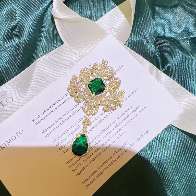 Ženska broš s kineskim nacionalnim stilom i prirodnim dragim kamenjem – elegantan modni dodatak za odjeću