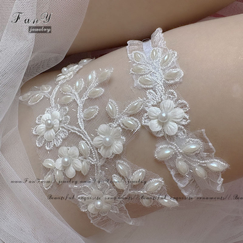 Esküvői csipkés harisnyatartó gyöngyvirágokkal, gyöngybevéséssel, rugalmas szabás