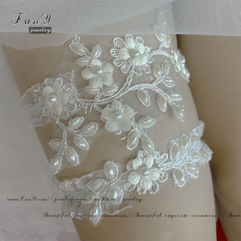 Esküvői csipkés harisnyatartó gyöngyvirágokkal, gyöngybevéséssel, rugalmas szabás