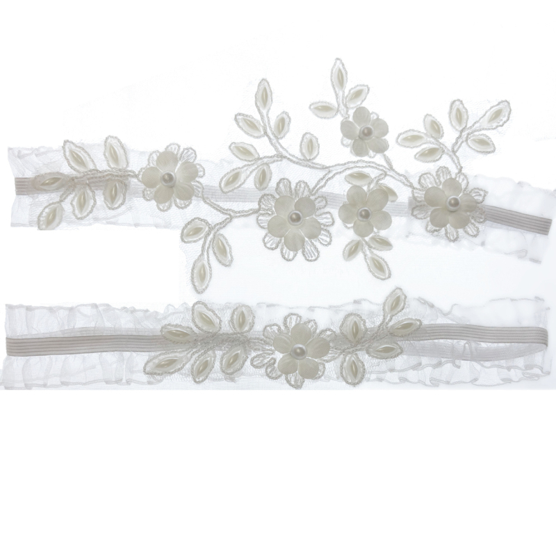 Esküvői csipkés harisnyatartó gyöngyvirágokkal, gyöngybevéséssel, rugalmas szabás