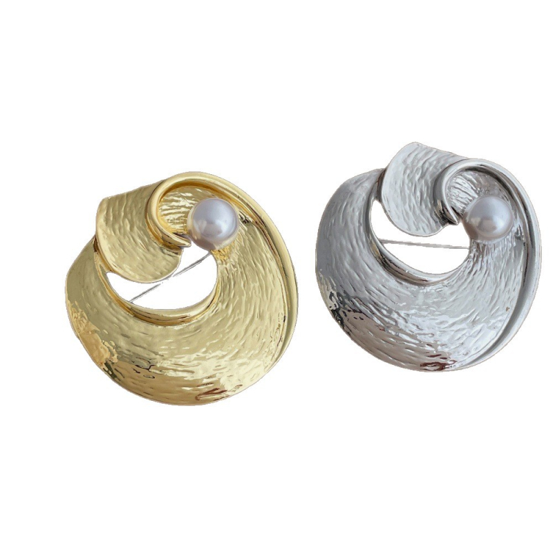 Geometrijska metalna broš – elektroplatiranje, unisex (Materijal: metal; Oblik: geometrijska broš; Tehnika: elektroplatiranje; Pogodno za: unisex)