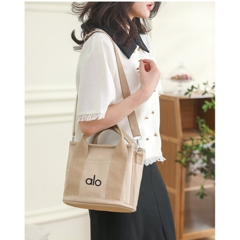 Ženska torba od kanvasa, gradski stil jednostavnosti, vodoravni kvadratni oblik, zatvaranje zipom, unutarnji pretinci za telefon, ID karticu i laminirani džep sa zipom