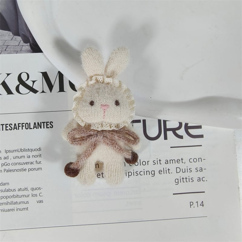 Accesorii decorative în stil Japonez: iepuraș pluș, fular, broșă și pandantiv pentru geantă; bijuterii DIY – set clipsuri pentru păr; pentru adulți; toamnă 2025