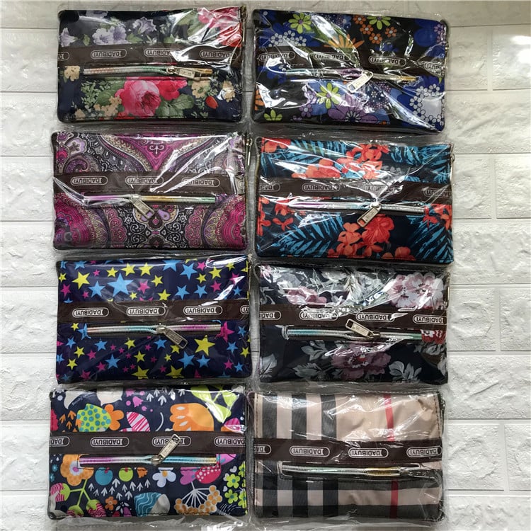 Platnena ženska torbica - gradska jednostavnost, horizontalno kvadratni oblik, zatvaranje na zip, unutarnja struktura: tajni džep sa zatvaračem, džep za mobitel, džep za ID