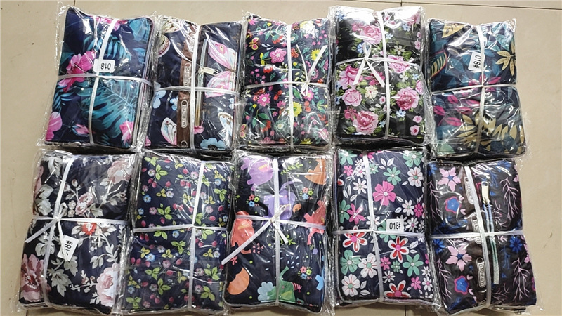 Platnena ženska torbica - gradska jednostavnost, horizontalno kvadratni oblik, zatvaranje na zip, unutarnja struktura: tajni džep sa zatvaračem, džep za mobitel, džep za ID