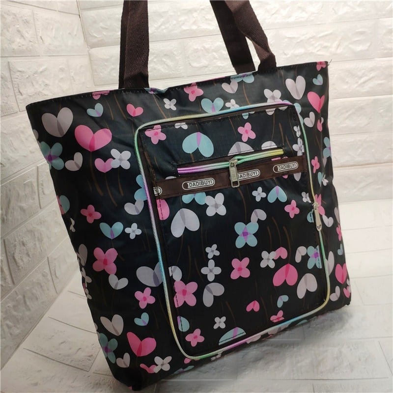 Platnena ženska torbica - gradska jednostavnost, horizontalno kvadratni oblik, zatvaranje na zip, unutarnja struktura: tajni džep sa zatvaračem, džep za mobitel, džep za ID