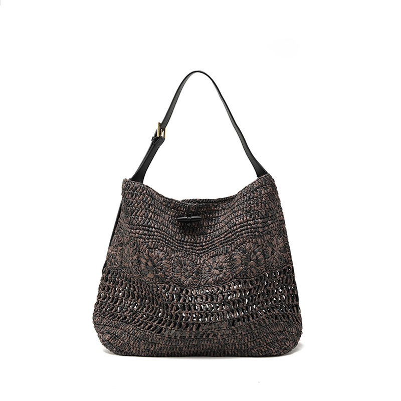 Heklana torba od slame u etničkom stilu, horizontalnog kvadratnog oblika, otvorenog otvora, bez podstava, unutarnja džep za mobitel, jedna naramenica, pogodna za slobodno vrijeme i putovanja