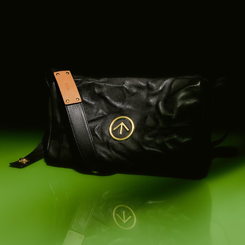 Grotto Unisex Crossbody Torba od Prave Kože — Prvi Sloj Kože, Veliki Kapacitet