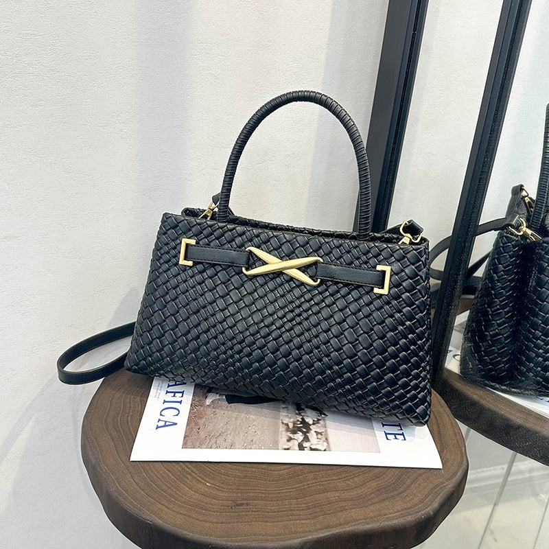 Torba od slame, ženska, preko ramena i crossbody, horizontalnog kvadratnog oblika, zatvaranje na zip, poliester podstava, unutarnje pretince: pretinac sa zipom, pretinac za dokumente, laminirani zip pretinac, jedna naramenica