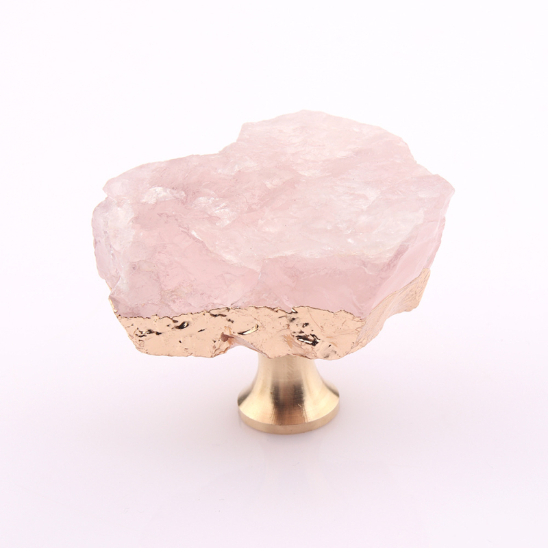 Mâner pentru sertare și uși de dulap | Cristal natural + alamă | Finisare: tăiere, șlefuire, electroplacare | Utilizare: sertare, uși de dulap, cârlige, mânere decorative | Stil: lux lejer | Model: textură și formă aleatorii