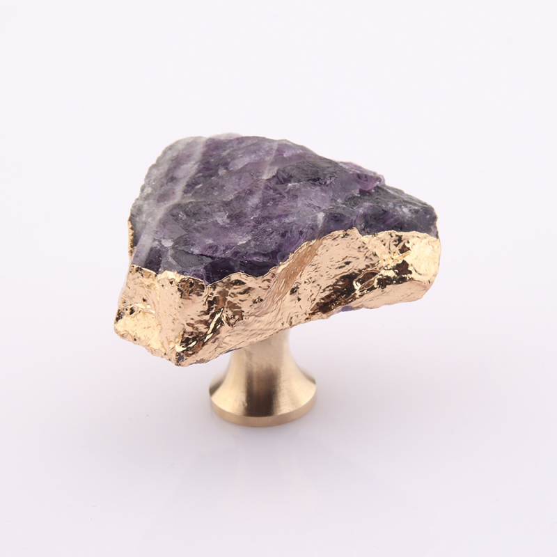 Mâner pentru sertare și uși de dulap | Cristal natural + alamă | Finisare: tăiere, șlefuire, electroplacare | Utilizare: sertare, uși de dulap, cârlige, mânere decorative | Stil: lux lejer | Model: textură și formă aleatorii