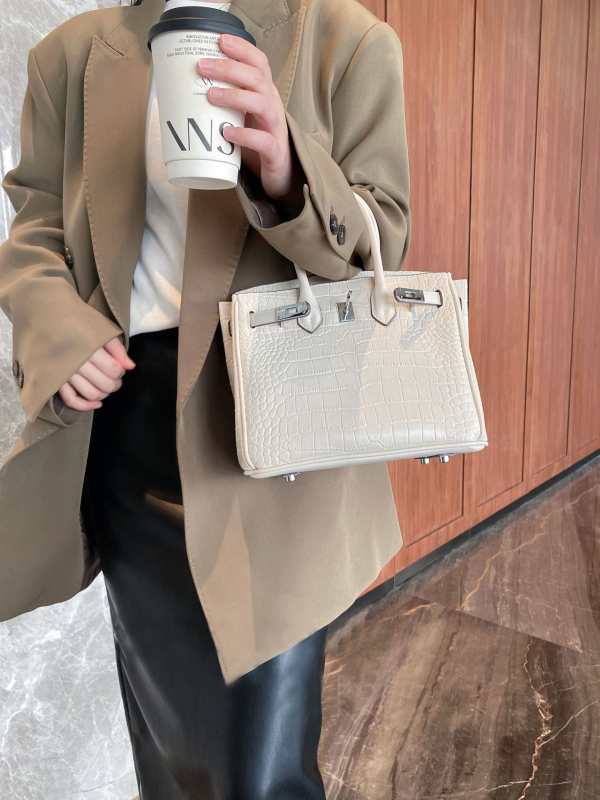 Geantă PU cu textură crocodil, închidere cu lacăt, formă orizontală dreptunghiulară, buzunar interior pentru telefon, curea de umăr