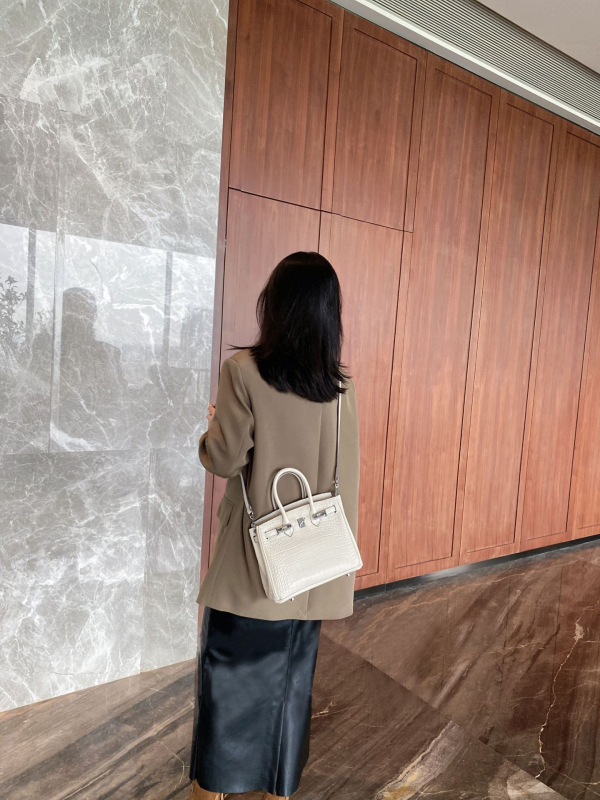 Geantă PU cu textură crocodil, închidere cu lacăt, formă orizontală dreptunghiulară, buzunar interior pentru telefon, curea de umăr