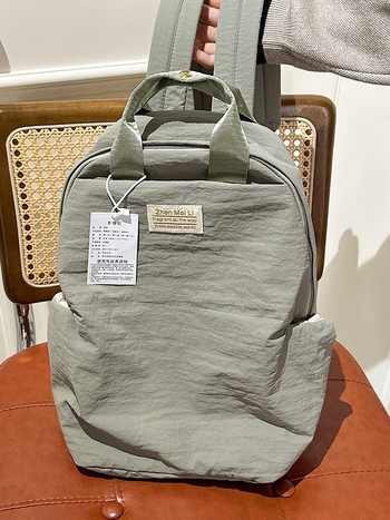 Rucsac Dicarlo din nylon pentru deplasări zilnice, rezistent la apă, capacitate sub 20 L, bretele curbate, căptușeală poliester