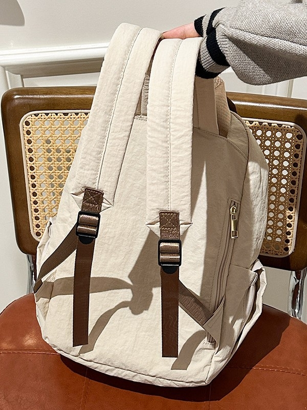 Rucsac Dicarlo din nylon pentru deplasări zilnice, rezistent la apă, capacitate sub 20 L, bretele curbate, căptușeală poliester