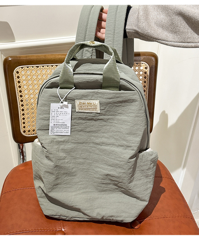 Rucsac Dicarlo din nylon pentru deplasări zilnice, rezistent la apă, capacitate sub 20 L, bretele curbate, căptușeală poliester