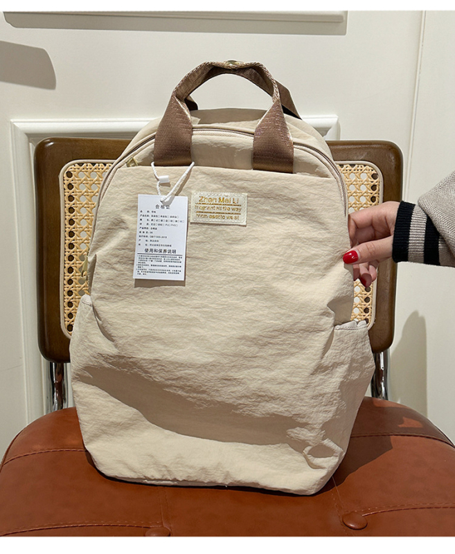 Rucsac Dicarlo din nylon pentru deplasări zilnice, rezistent la apă, capacitate sub 20 L, bretele curbate, căptușeală poliester